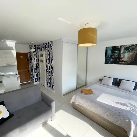 Apartament Comewa *
